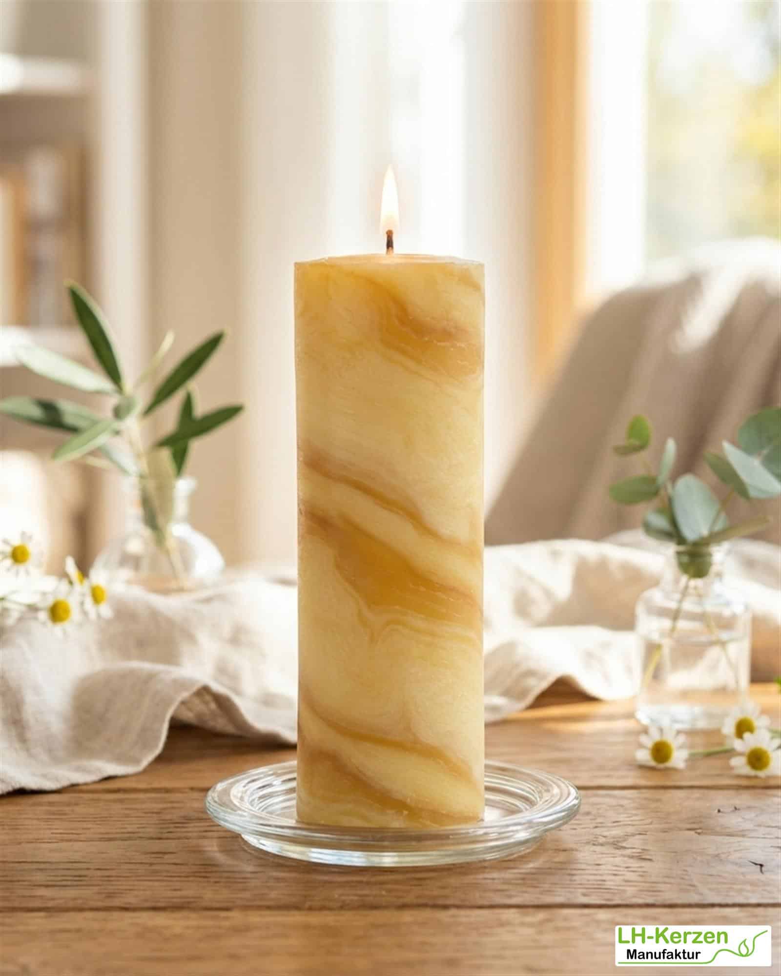 Handgeknetete Bienenwachs Kerze mit einzigartiger Maserung 125x40mm - zierlich & elegant