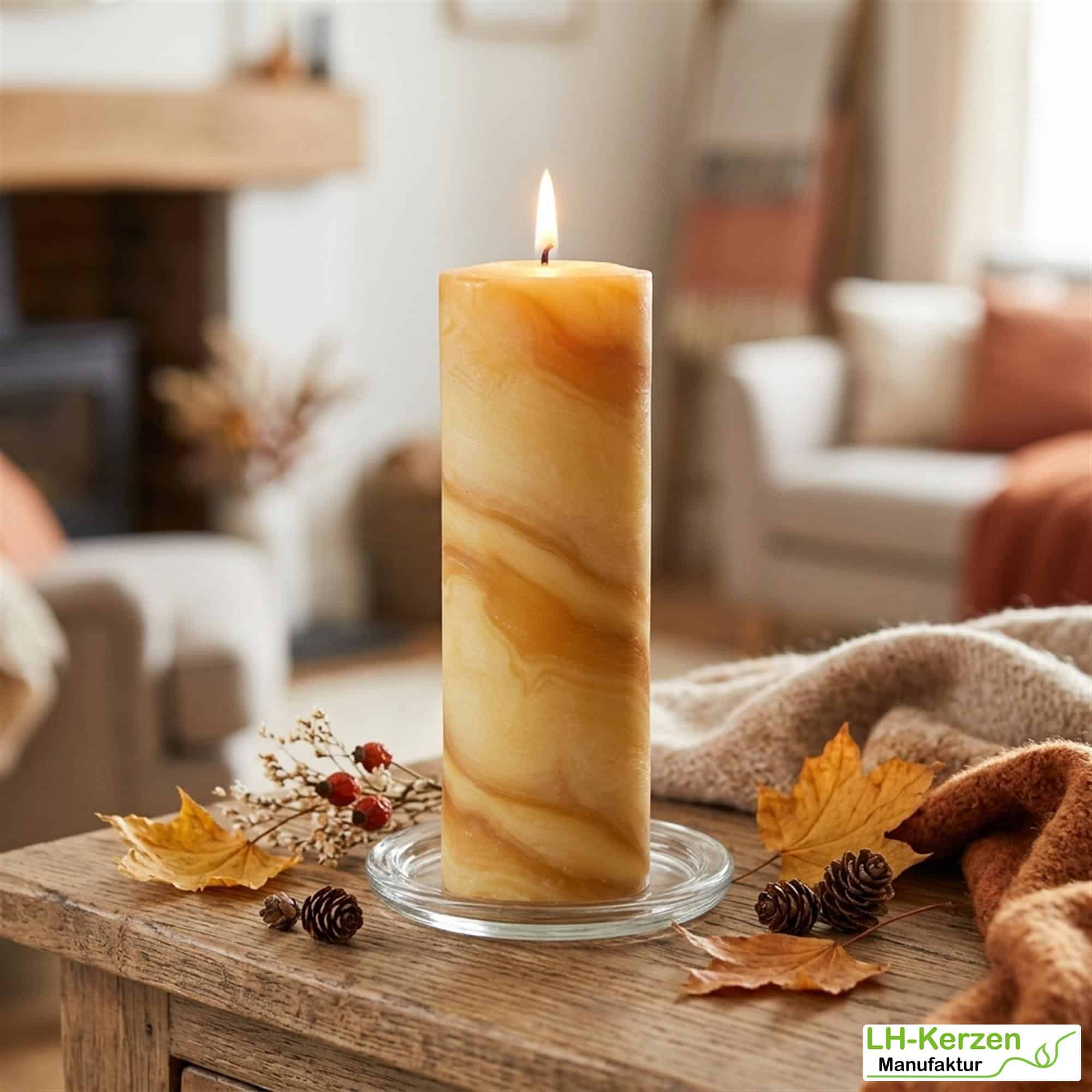 Handgeknetete Bienenwachs Kerze mit einzigartiger Maserung 125x40mm - zierlich & elegant