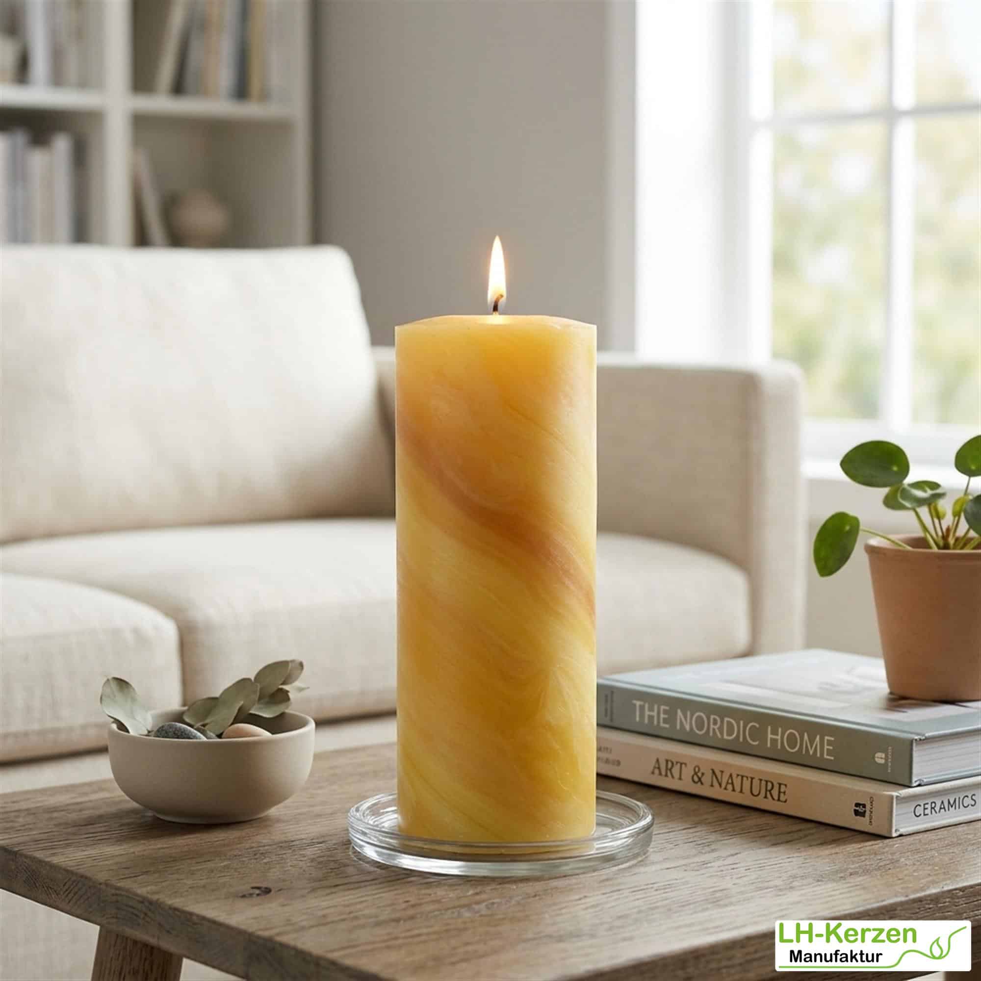 Handgeknetete Bienenwachs Kerze mit einzigartiger Maserung 125x60mm - schlank & modern