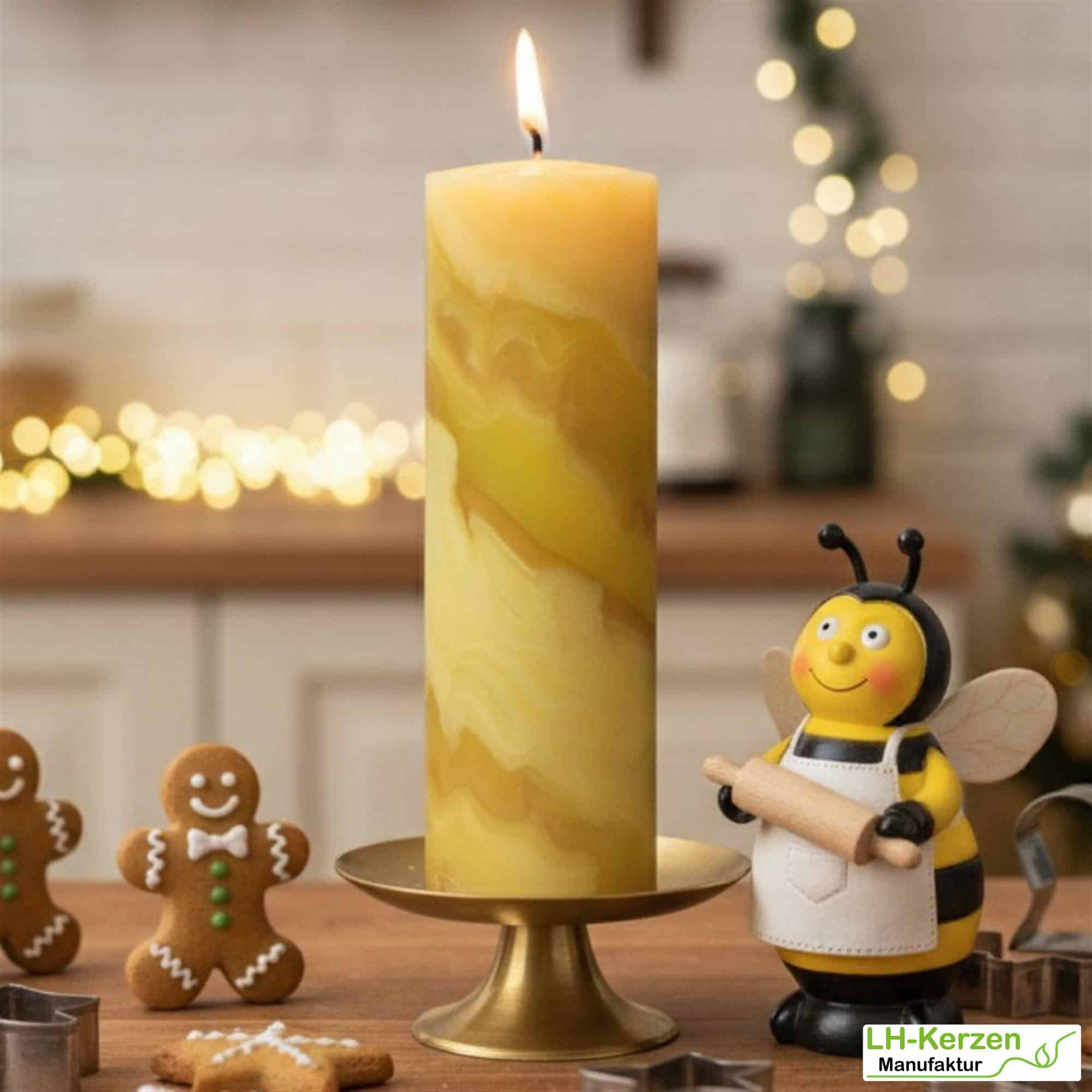 Handgeknetete Bienenwachs Kerze mit einzigartiger Maserung 200x70mm - schlank & elegant