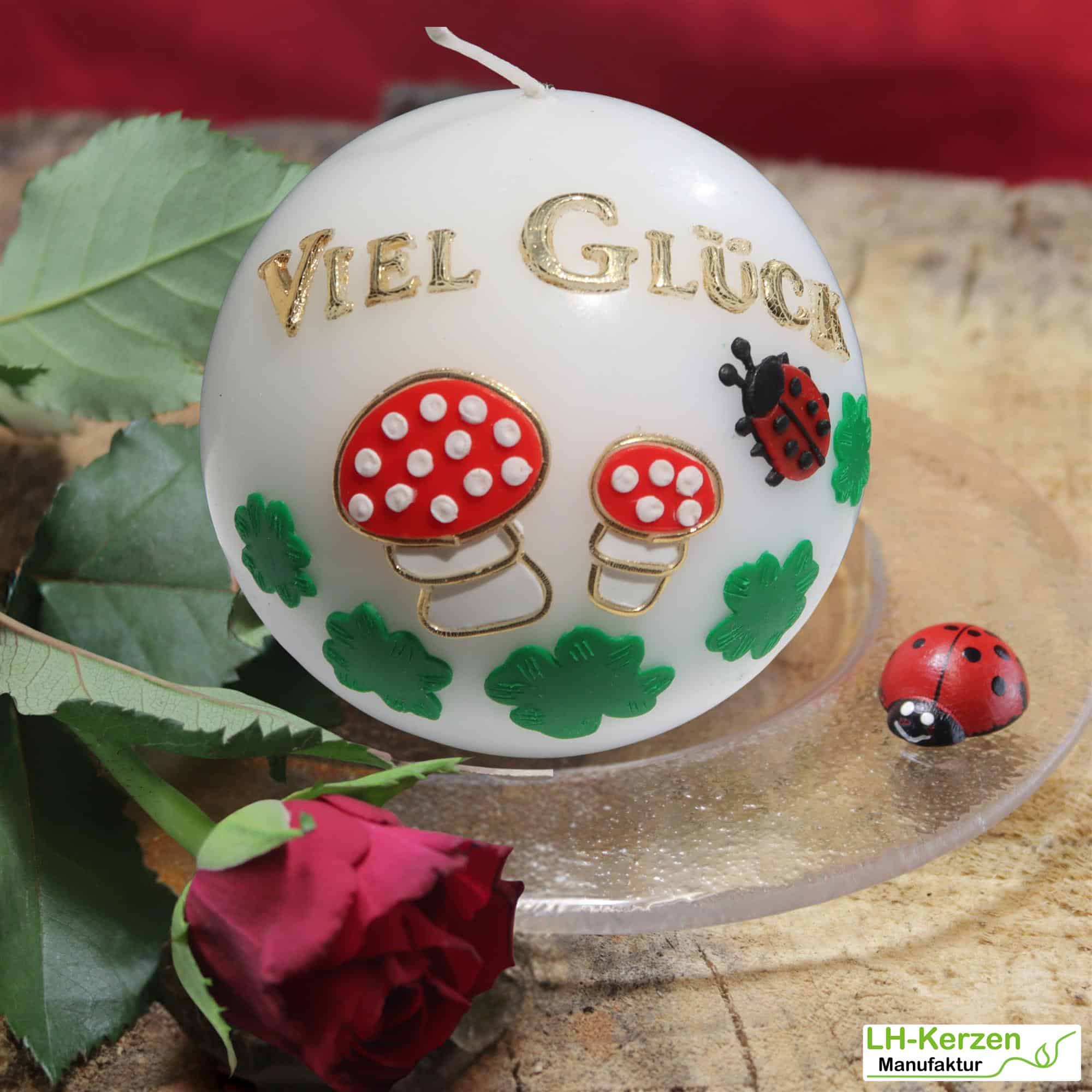 Personalisierbares Glückslicht "VIEL GLÜCK" mit Fliegenpilzen, Marienkäfer und Kleeblättern