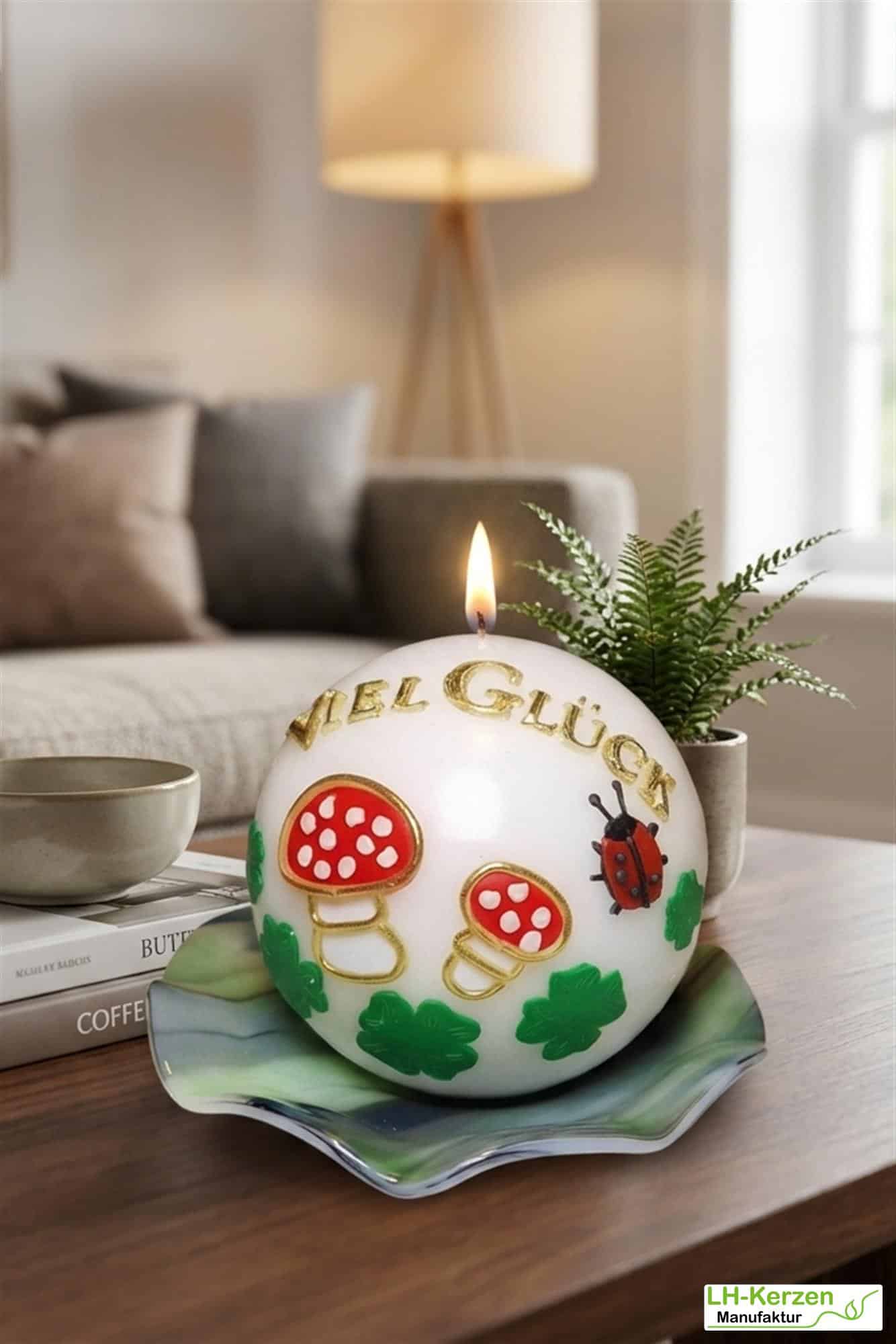 Personalisierbares Glückslicht "VIEL GLÜCK" mit Fliegenpilzen, Marienkäfer und Kleeblättern