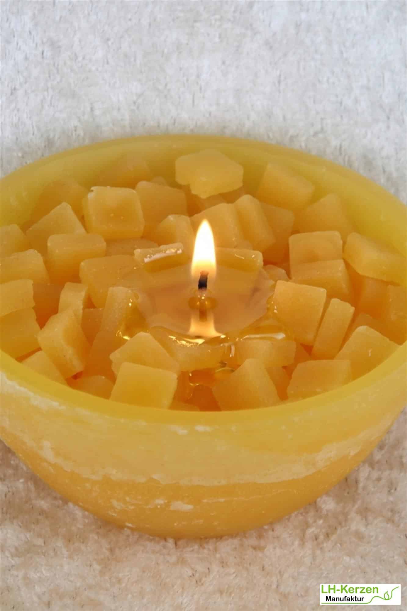 Interaktive gelbe Wachswürfel-Kerzenschale - Mitmachkerze 'Sonnenglanz'