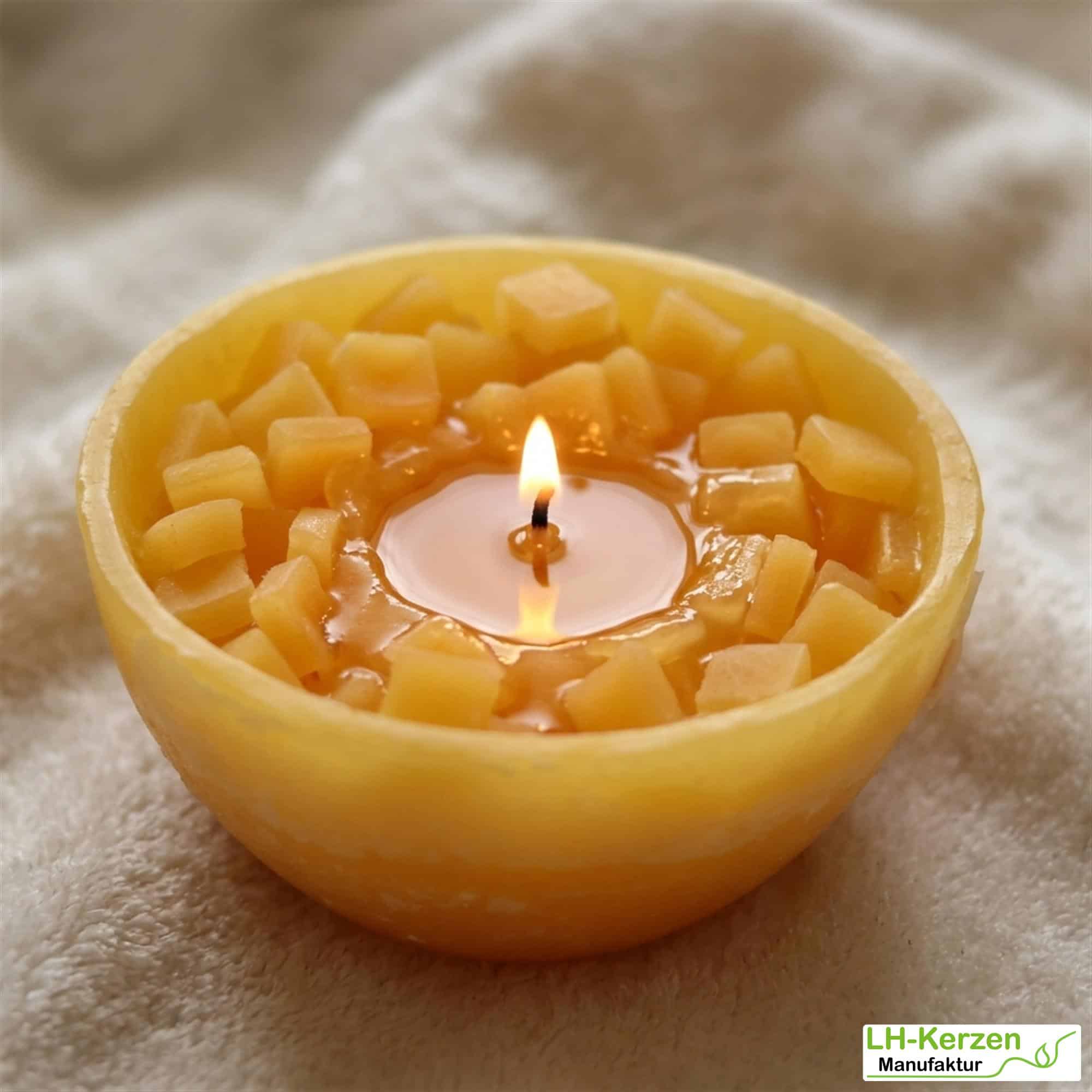 Interaktive gelbe Wachswürfel-Kerzenschale - Mitmachkerze 'Sonnenglanz'