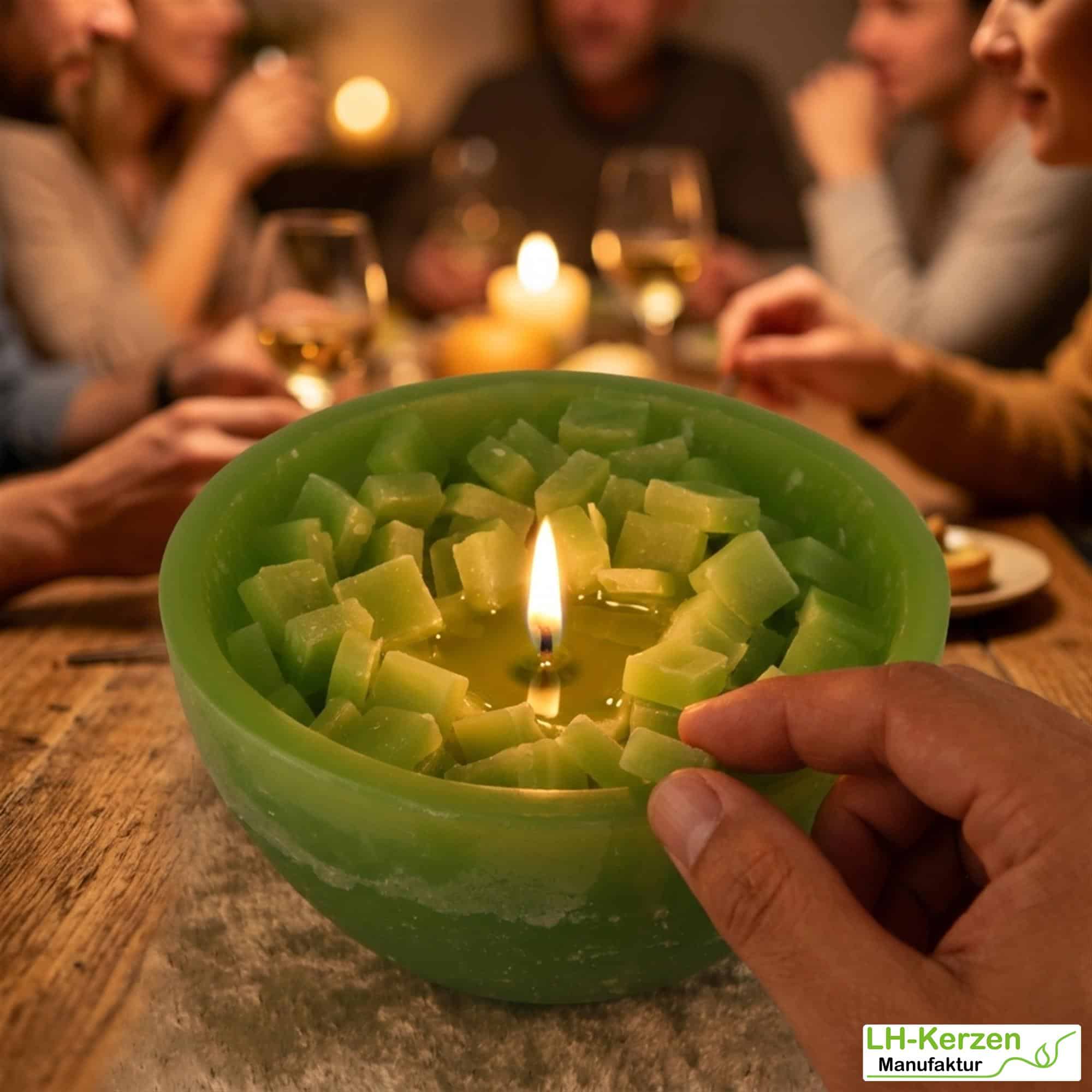 Interaktive grüne Wachswürfel-Kerzenschale - Mitmachkerze 'Grüner Genuss'