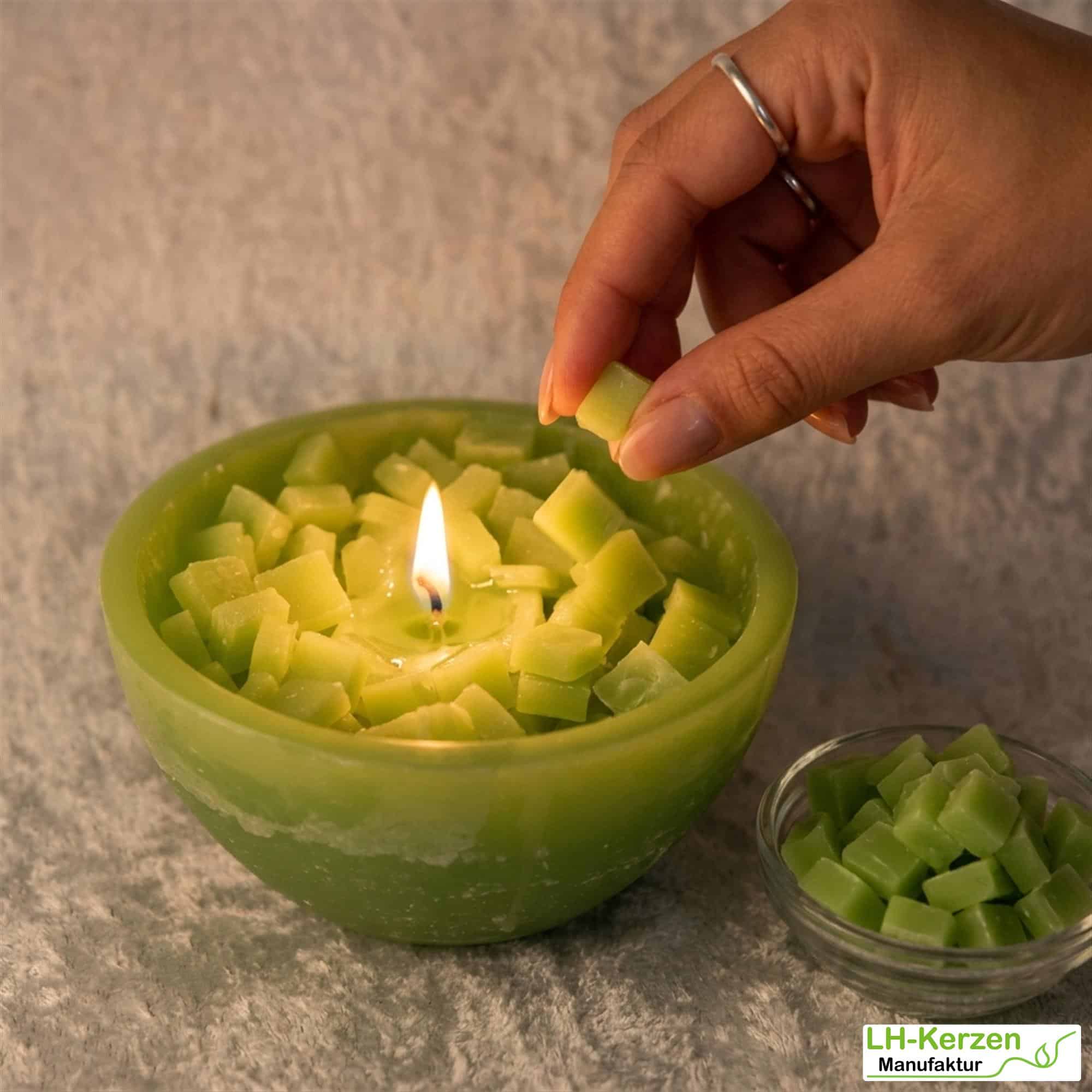 Interaktive grüne Wachswürfel-Kerzenschale - Mitmachkerze 'Grüner Genuss'