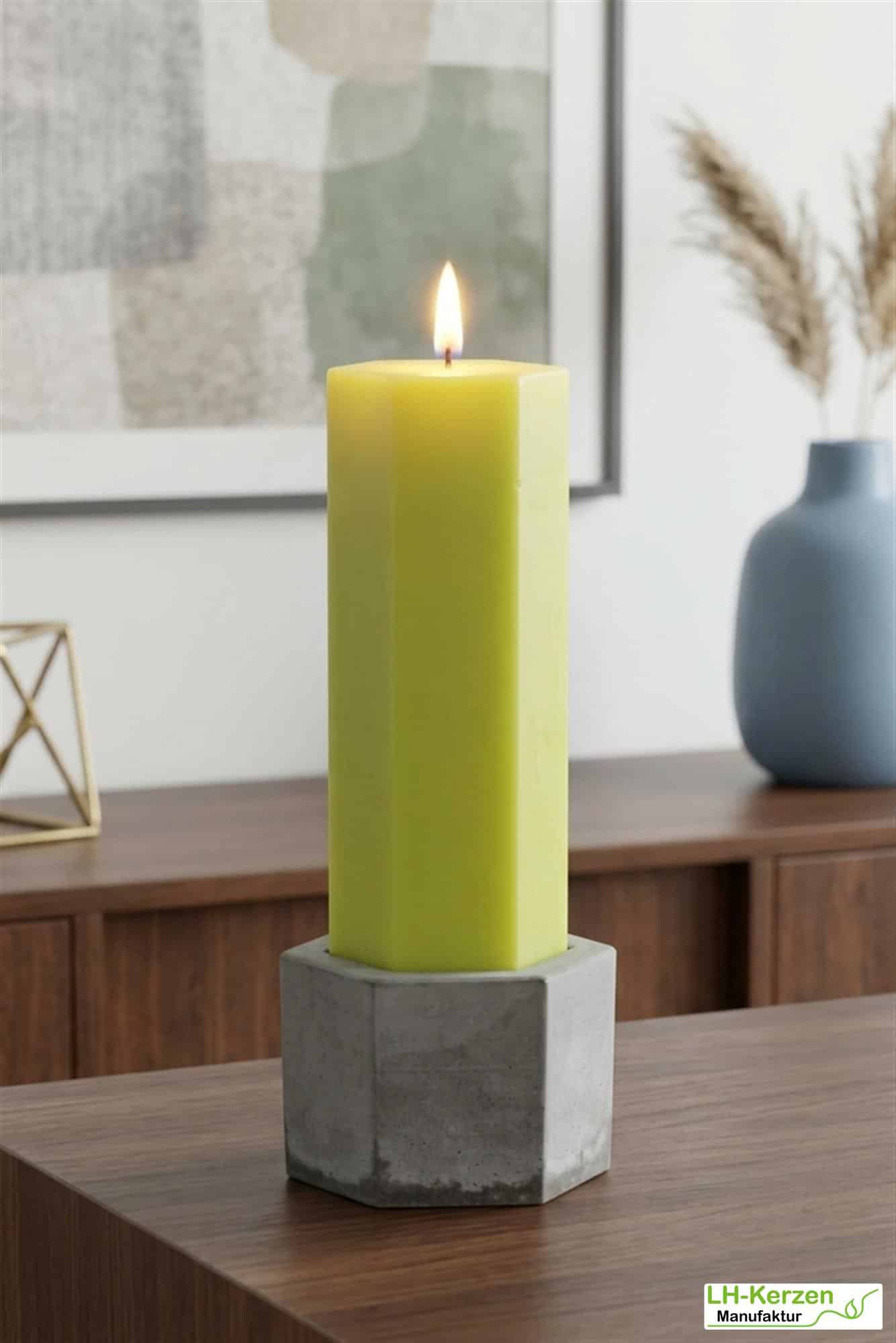 Kiwi-Grüne Spinnwebenkerze aus Stearin – 6-eckige Frühlings- & Osterkerze mit Netz-Effekt