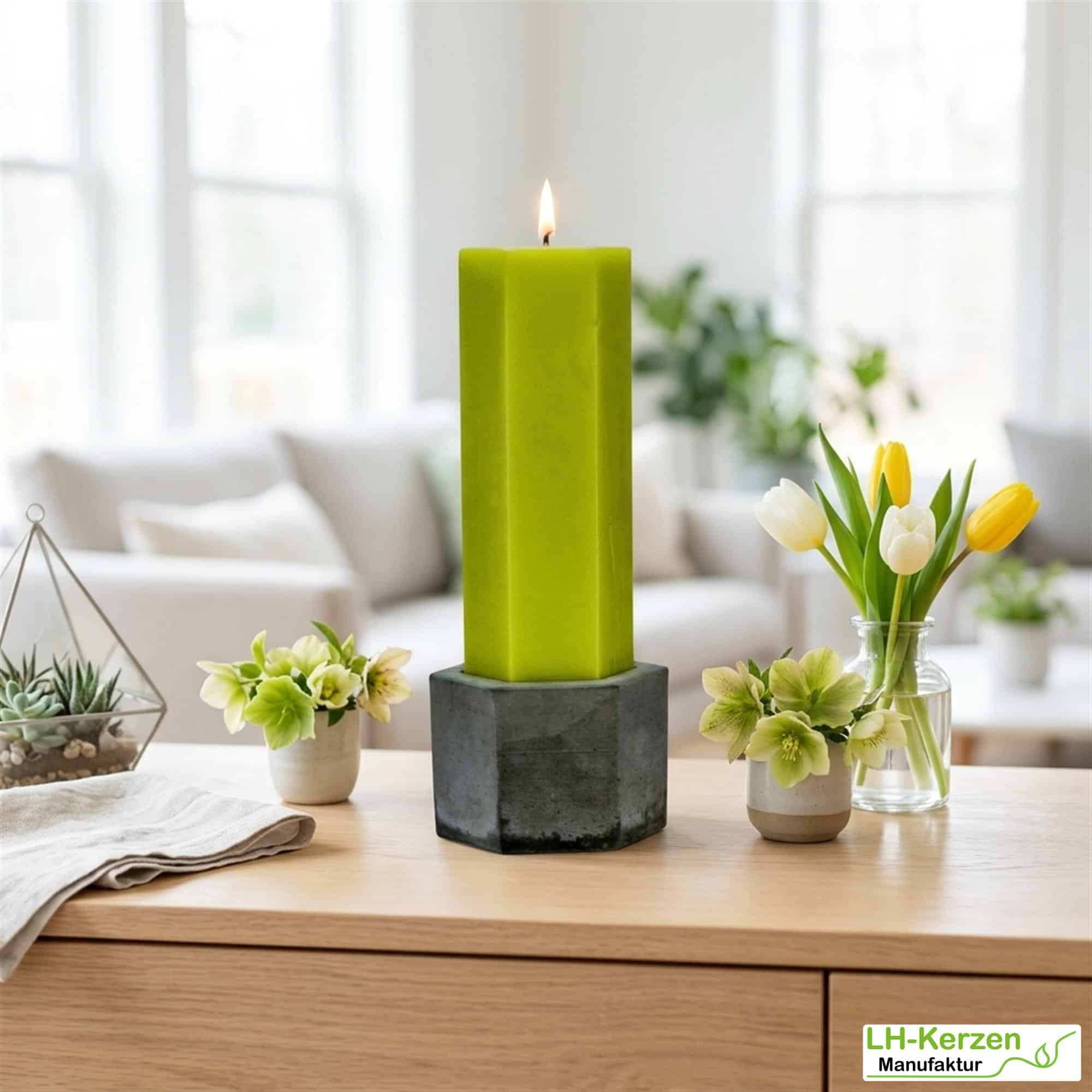 Kiwi-Grüne Spinnwebenkerze aus Stearin – 6-eckige Frühlings- & Osterkerze mit Netz-Effekt