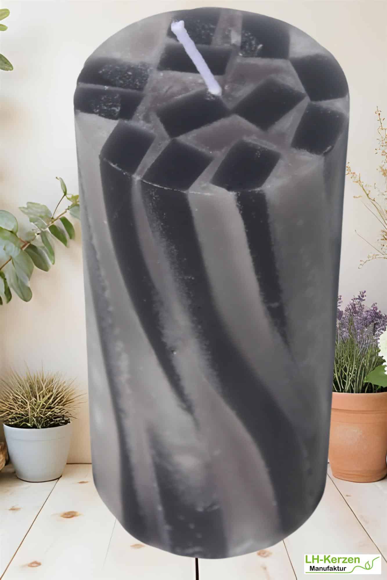 Dekorative Stumpenkerze mit Marmoroptik – personalisierbare schwarz-graue Kerze für stilvolle Deko