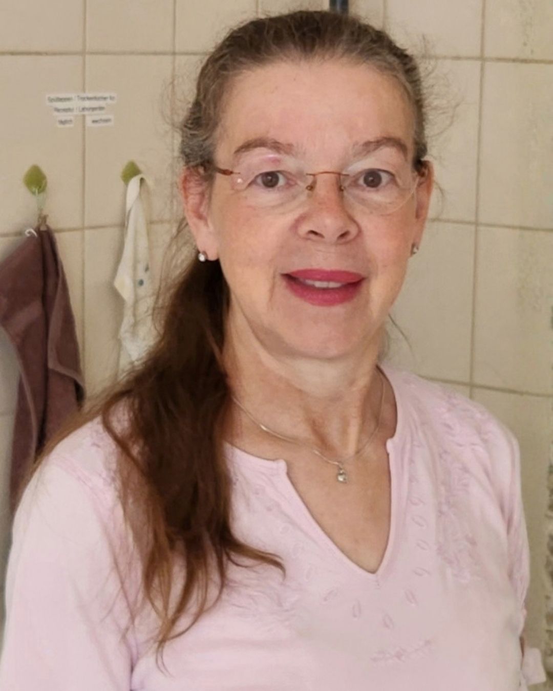 Porträt von Angela Barbian, der Inhaberin der LH-Kerzenmanufaktur